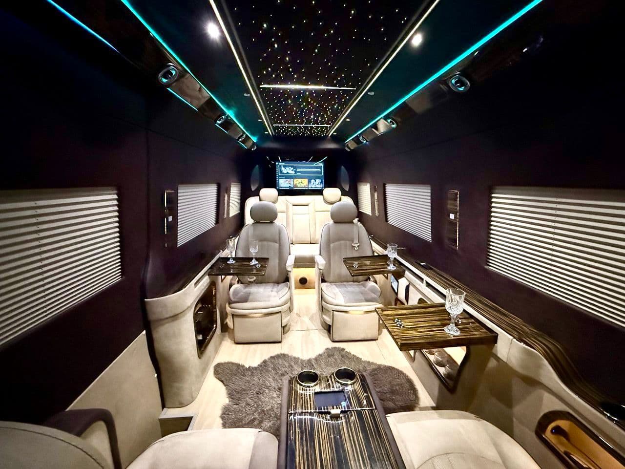 4 to 8 Ultra Luxury V.I.P photo 3